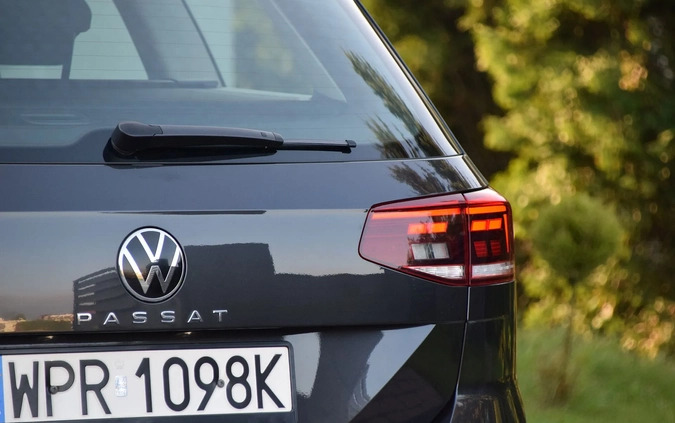 Volkswagen Passat cena 87899 przebieg: 58300, rok produkcji 2021 z Warszawa małe 529